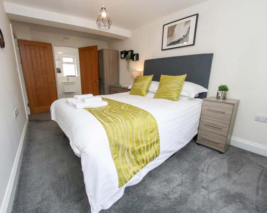 Luxe Living Guest House-Sleeps 6-Private Parking-Free Wifi-Beach-City سوانسي المظهر الخارجي الصورة