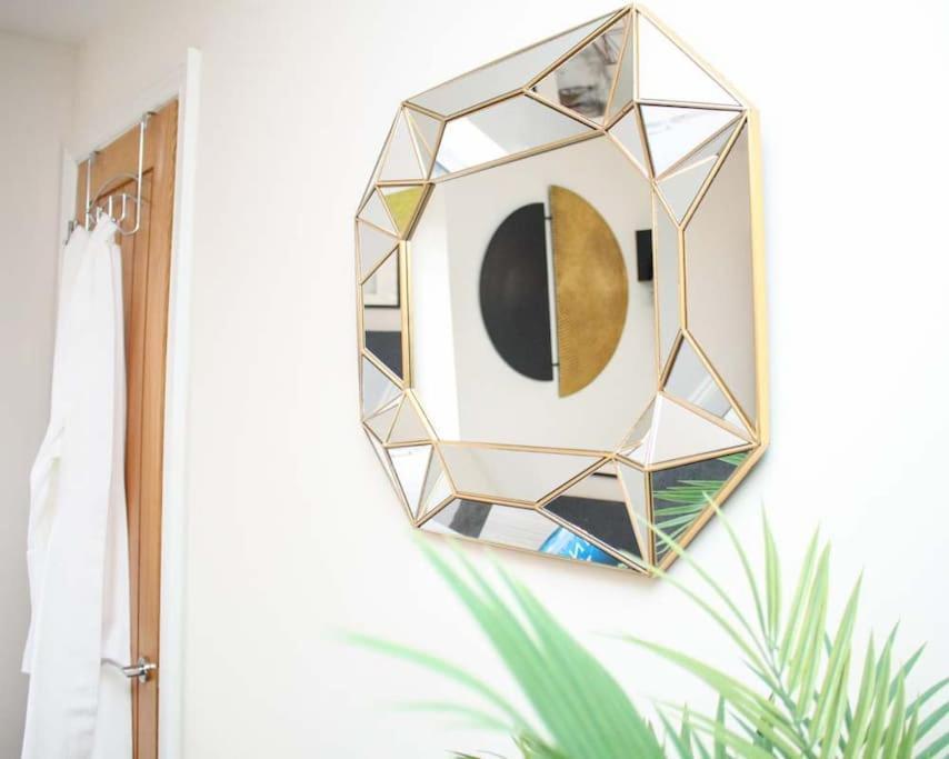 Luxe Living Guest House-Sleeps 6-Private Parking-Free Wifi-Beach-City سوانسي المظهر الخارجي الصورة