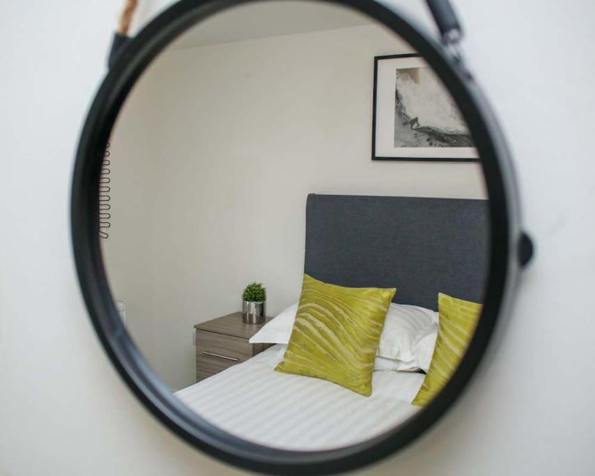 Luxe Living Guest House-Sleeps 6-Private Parking-Free Wifi-Beach-City سوانسي المظهر الخارجي الصورة